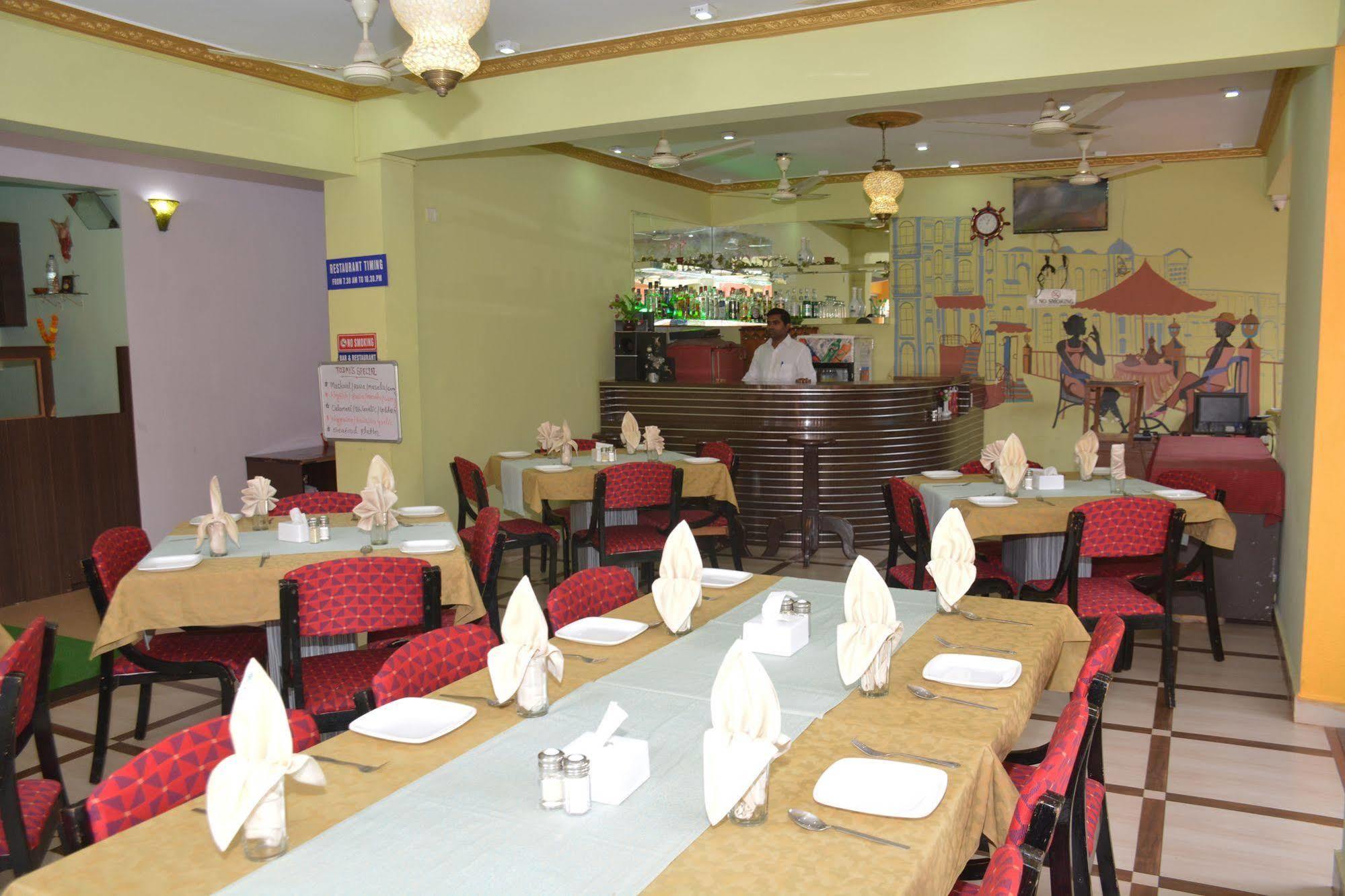 Rbr Suites Calangute Exterior foto